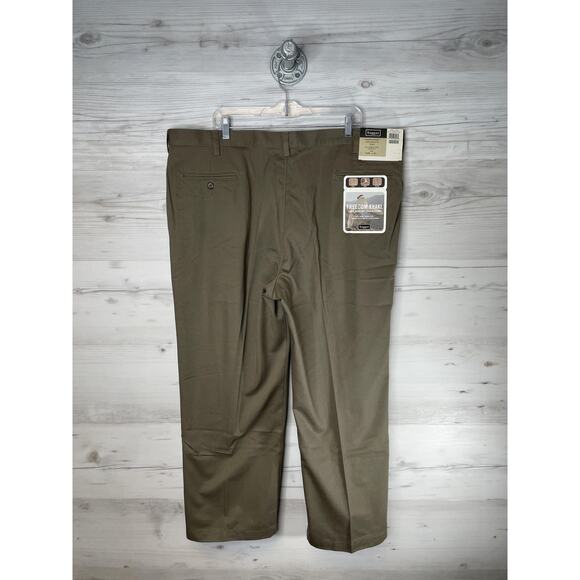 Haggar Pants Mens 44x30 Bark Freedom Khaki Pleated Classic Fit Wrinkle Free - Picture 7 of 11